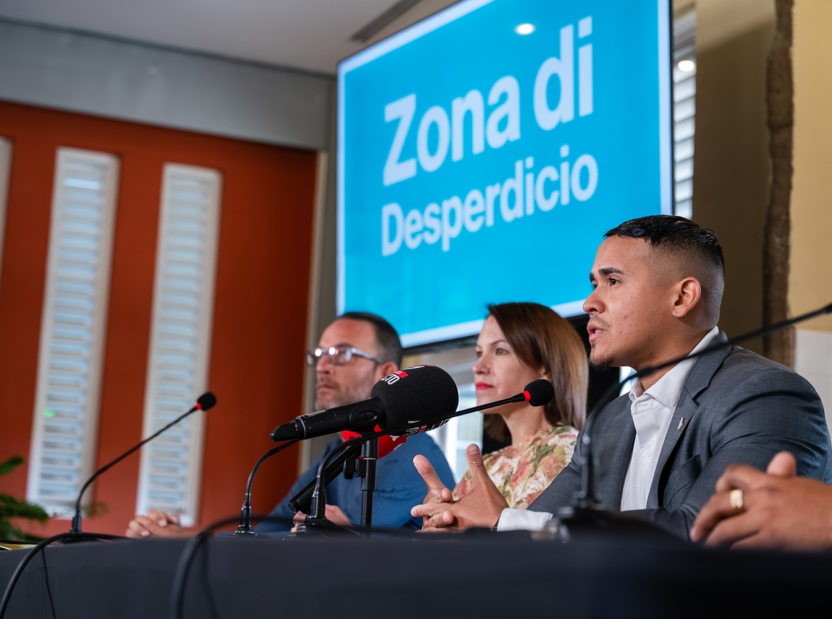 Minister Wendrick Cicilia a firma e prome ‘Zona di Desperdicio’ permanente na Barcadera
