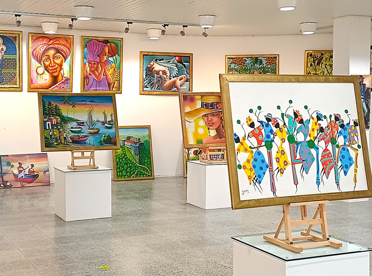Obranan di arte Haitiano den Sala di exposicion di Biblioteca