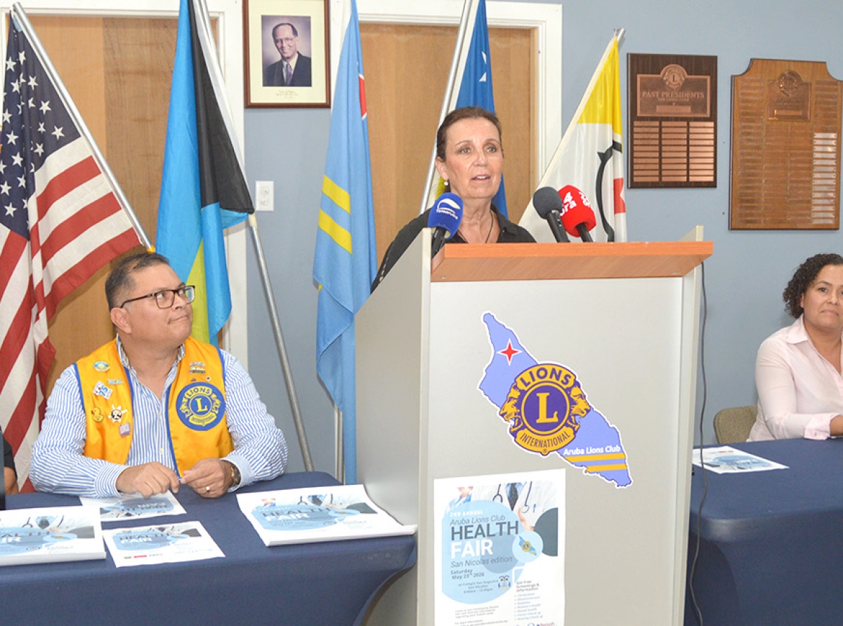 Xavier University cu team medico pa haci chekeo na Feria di Salud na San Nicolas
