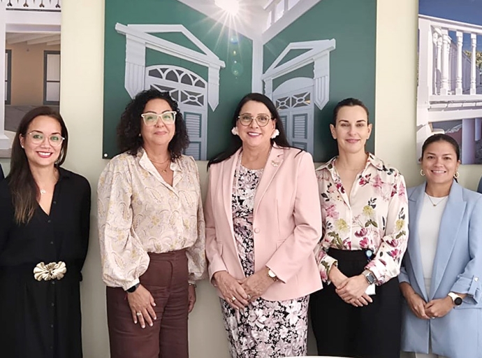 Directiva nobo di Asociacion Dokternan di Cas a reuni cu Ministro