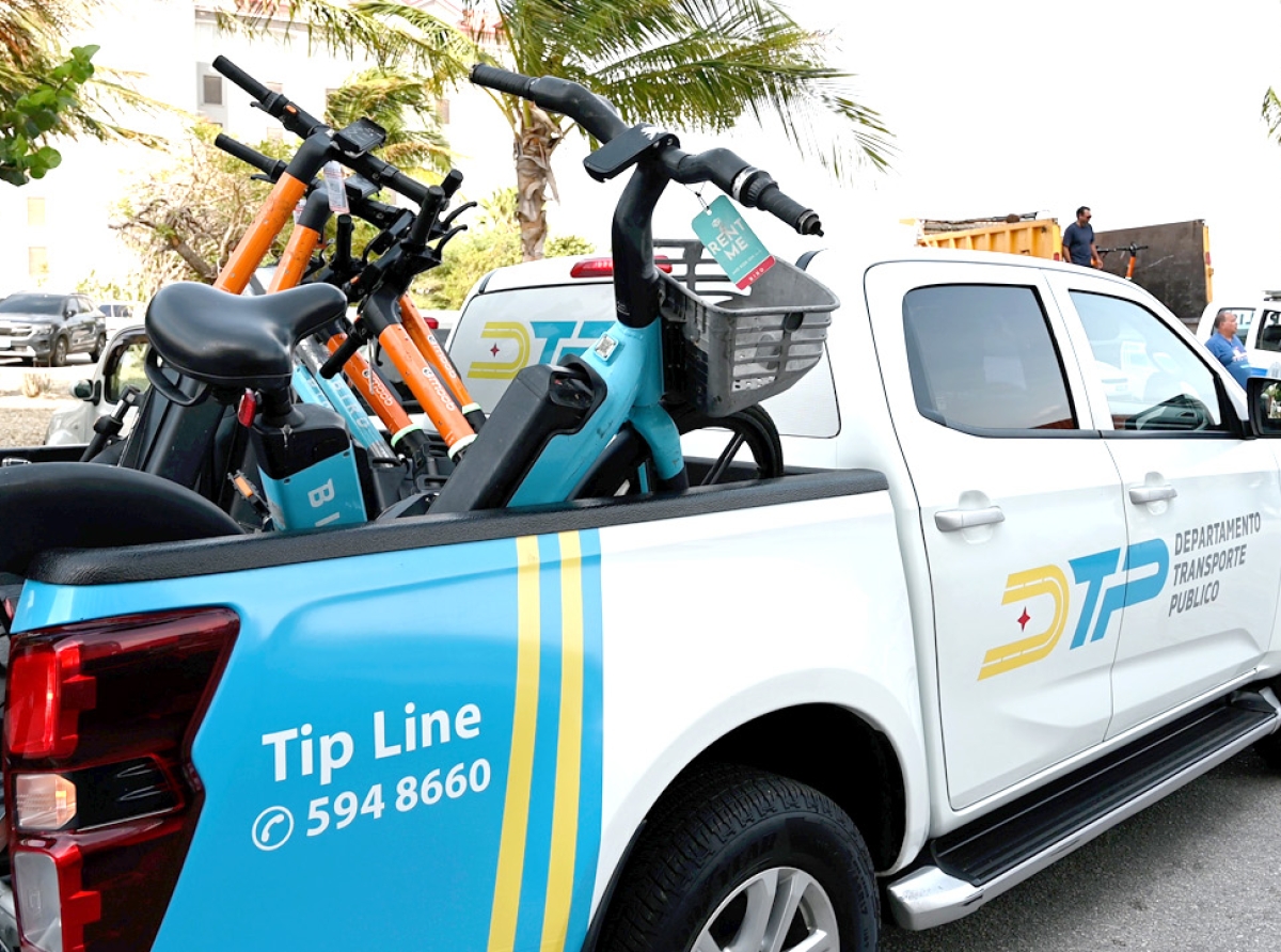 Gobierno mester debolbe tur E-Steps y E-Bikes na companianan