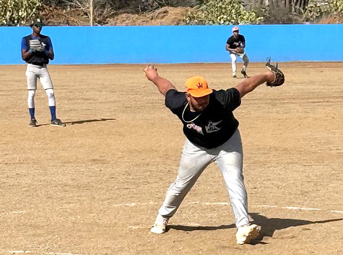 Kudawecha Indians ta rally den bom di 7 inning pa laga Royal Power Tat Fat 4-3 den tereno