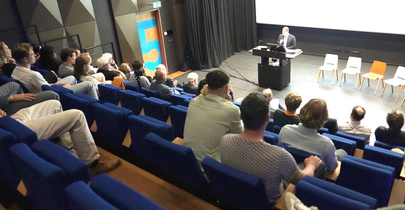 Lectura na Vrije Universiteit Amsterdam ta pone enfoke riba futuro di Reino Hulandes