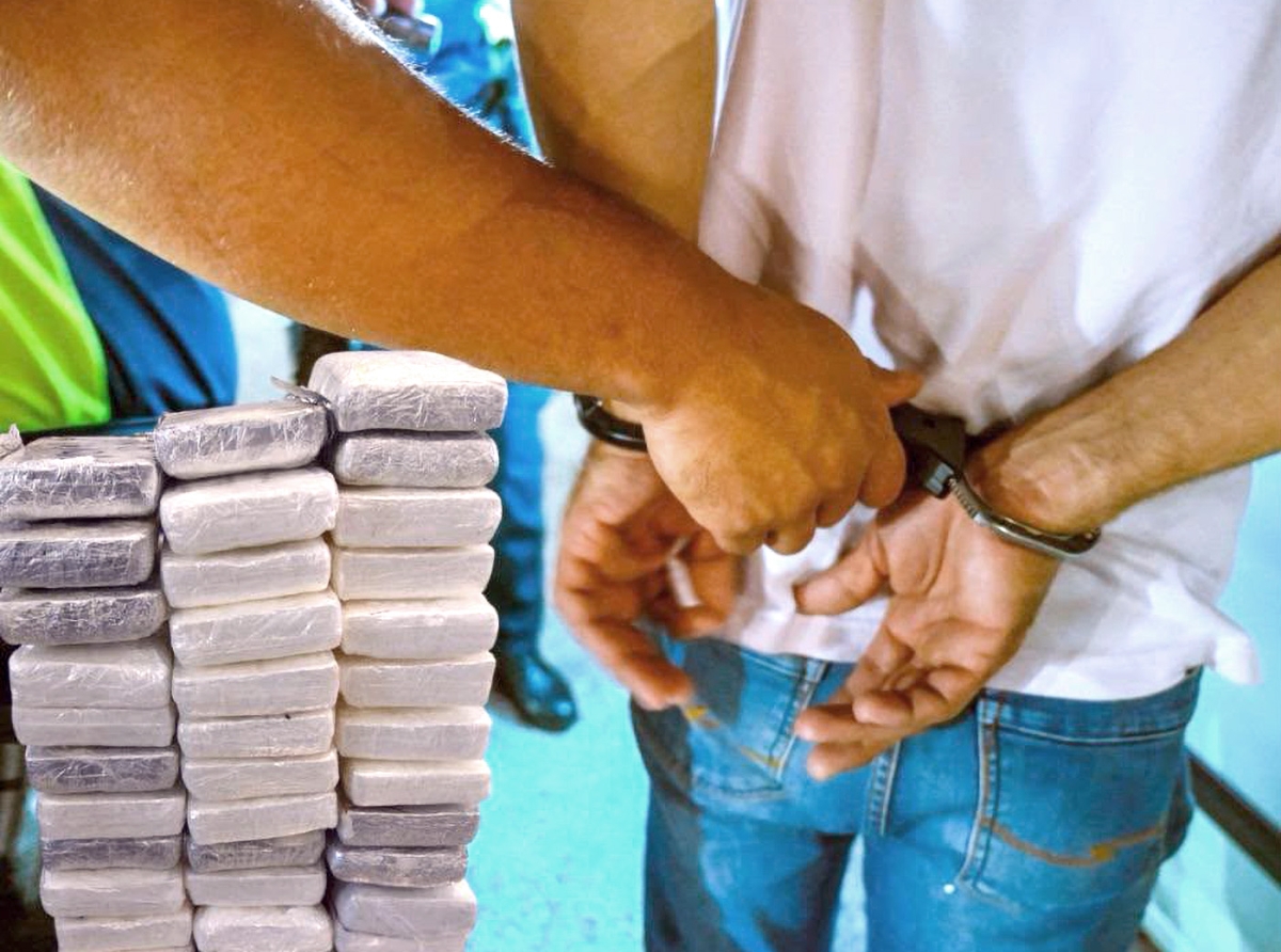 Autoridad a intercepta Dropping di Droga na costa zuidoost di Aruba