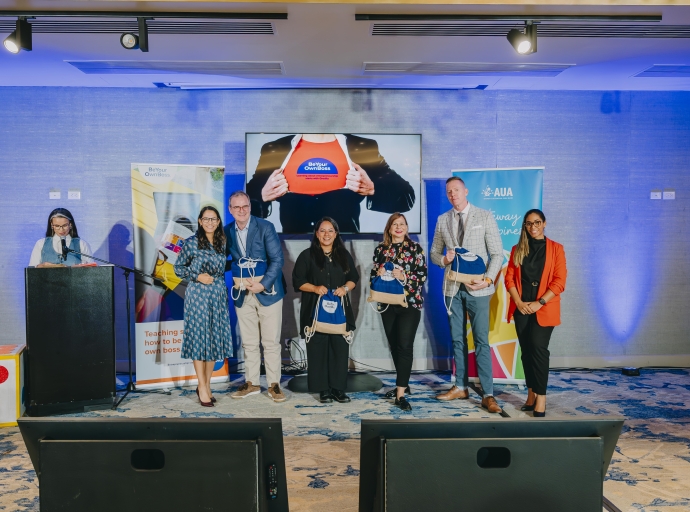 Studiantenan a presenta nan 'Final Pitch' exitosamente pa programa “BeYourOwnBoss”