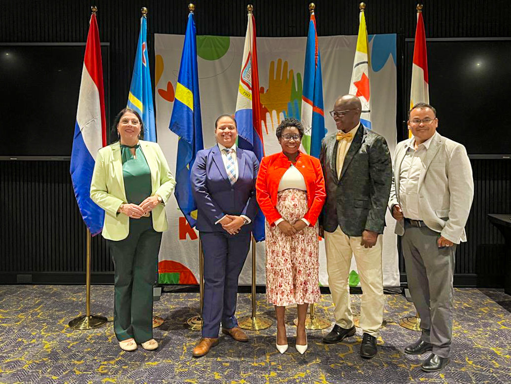 Minister Wyatt-Ras a firma Intentieverklaring pa fortalece participacion di hobennan den Reino