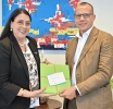 Representante di WHO a bishita Ministro Wyatt-Ras