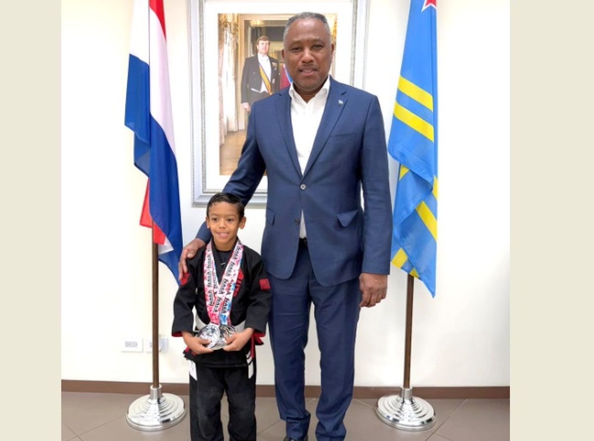 Mucha atleta di 6 aña a bay bishita Ministro Dowers