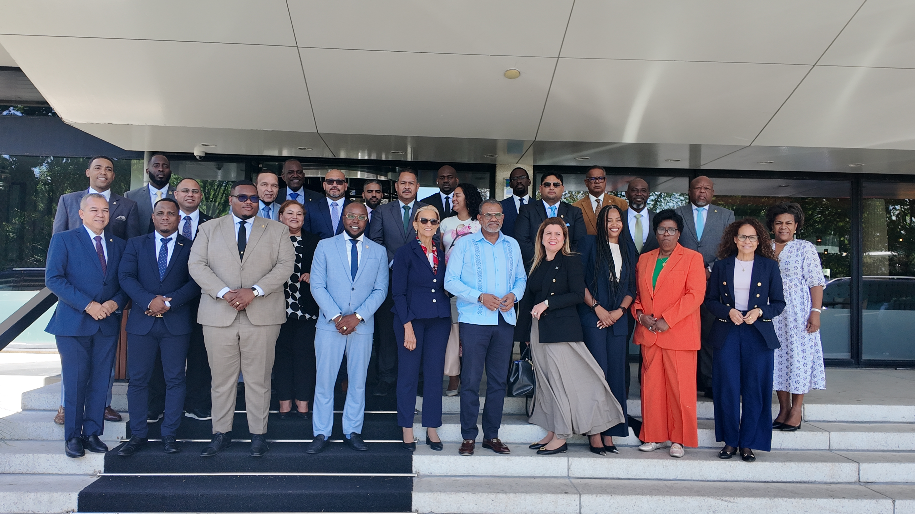 Aruba, Corsou y Sint Maarten a demostra exito cu e areglo mutuo