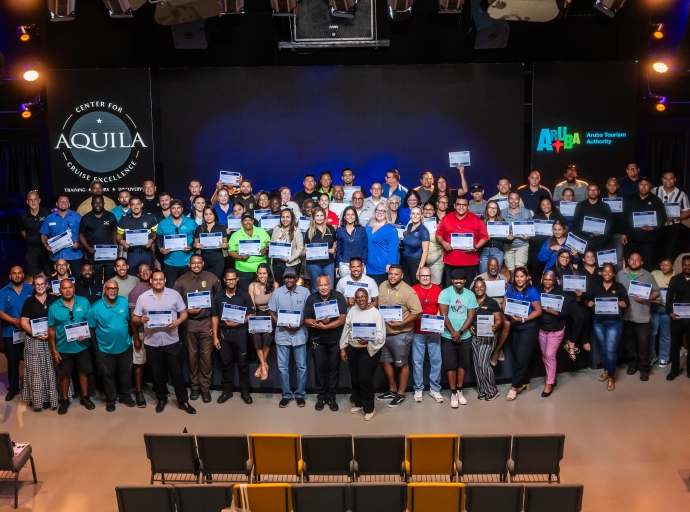 Mas cu 50 guia di tour di diferente compania a completa un entrenamento intensivo