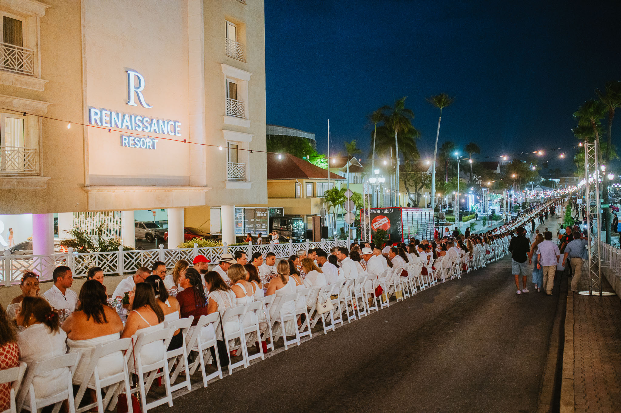 Wind Creek Aruba su di ocho edicion di Long Table Aruba a crea un impacto un biaha mas dunando $100.000 bek na comunidad