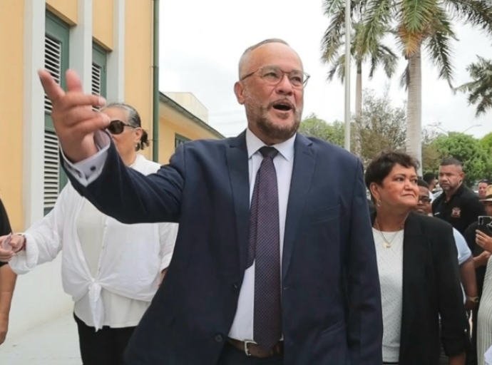 Ministerio Publico a ofrece de Meza e posibilidad pa paga suma di placa
