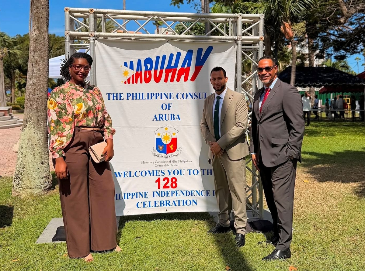 Comunidad Filipino ta un ehempel di integracion positivo mientras ta manteniendo nan identidad cultural