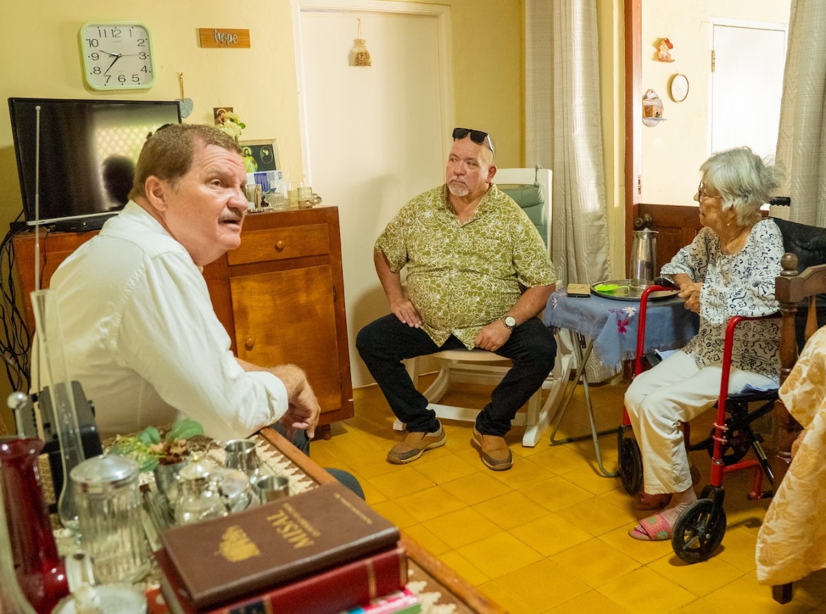 Robert Maduro a ricibi reconocimento pa su aporte na musica y cultura di Aruba