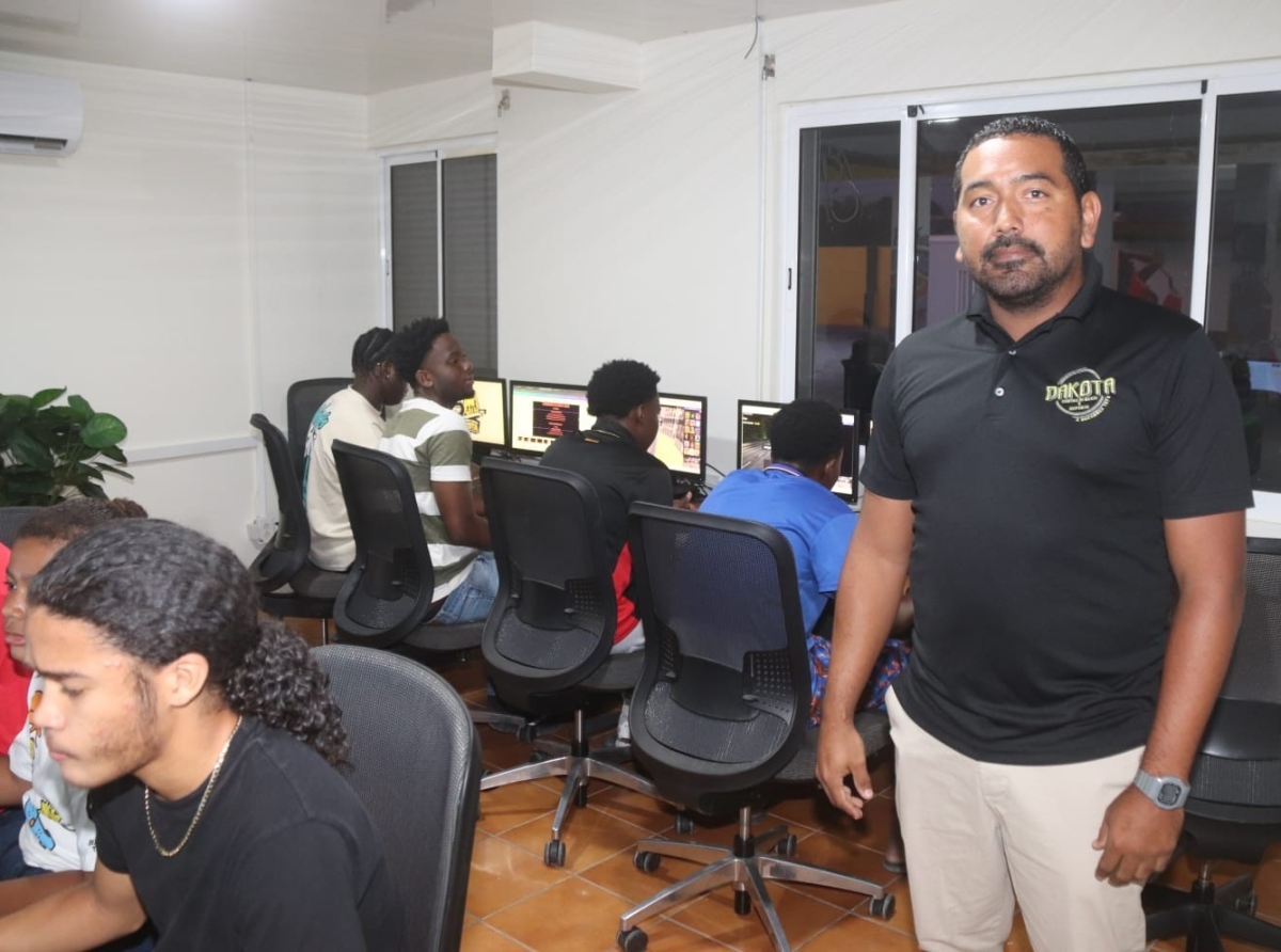 Centro di Bario Dakota ta inaugura ‘Sala Hunto pa Futuro PC Lab and Workspace’