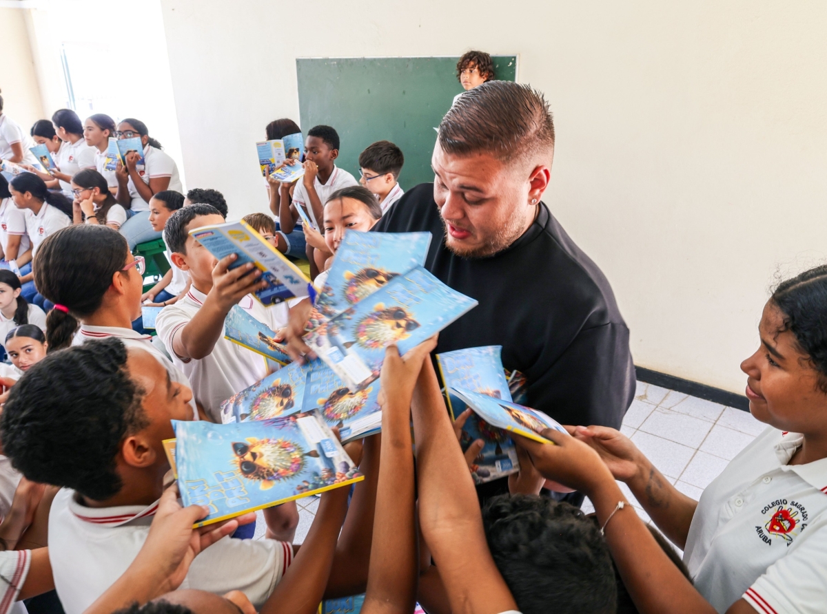 Buki di Pret ta crece hunto cu e muchanan di Aruba