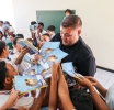 Buki di Pret ta crece hunto cu e muchanan di Aruba