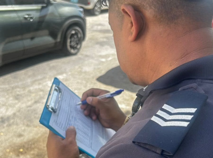Polis a duna un total di 536 boet den proyecto di accion pa cu auto mal staciona