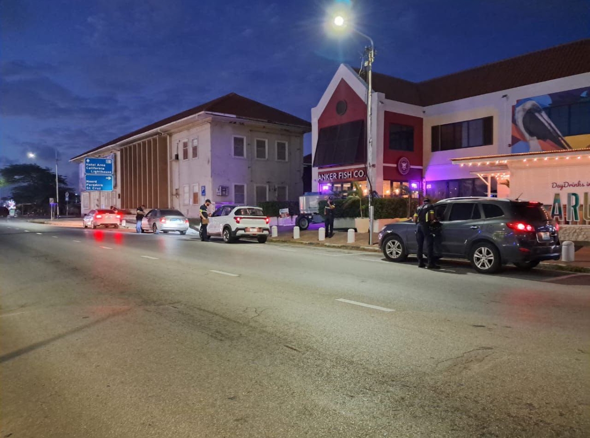  Polis a controla 200 vehiculo di motor y 69 chauffeur a haya boet