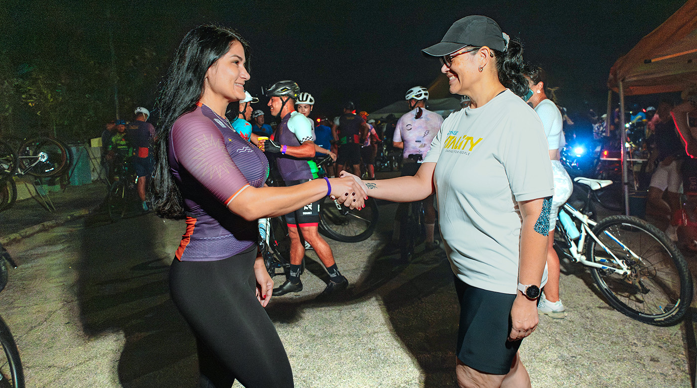 Empleadonan di Iberostar Aruba a demostra spirito comunitario via eventonan deportivo
