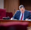 Minister Geoffrey Wever a indica cu Fondo di Inversion a yega Parlamento