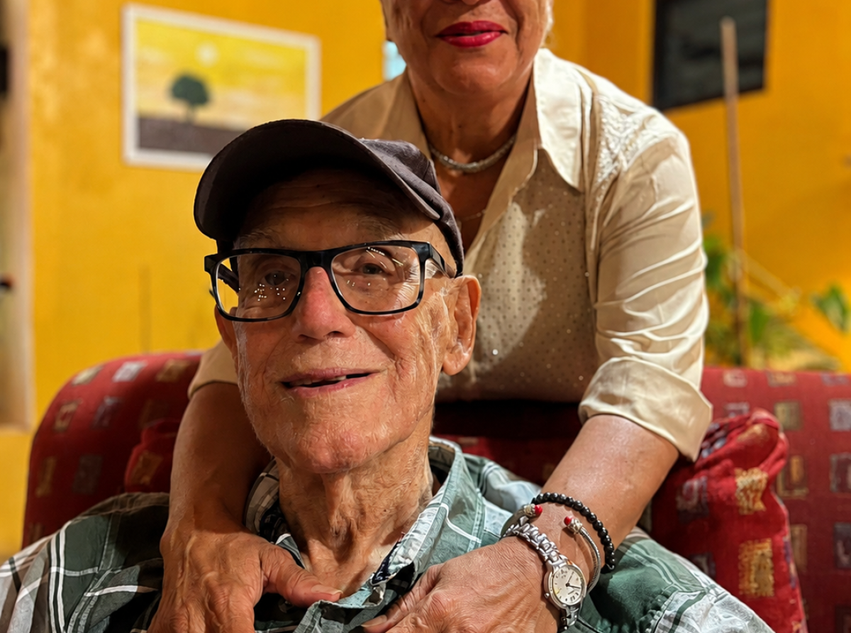 Clyde Harms ta reflexiona riba un bida extraordinario di servicio y gratitud