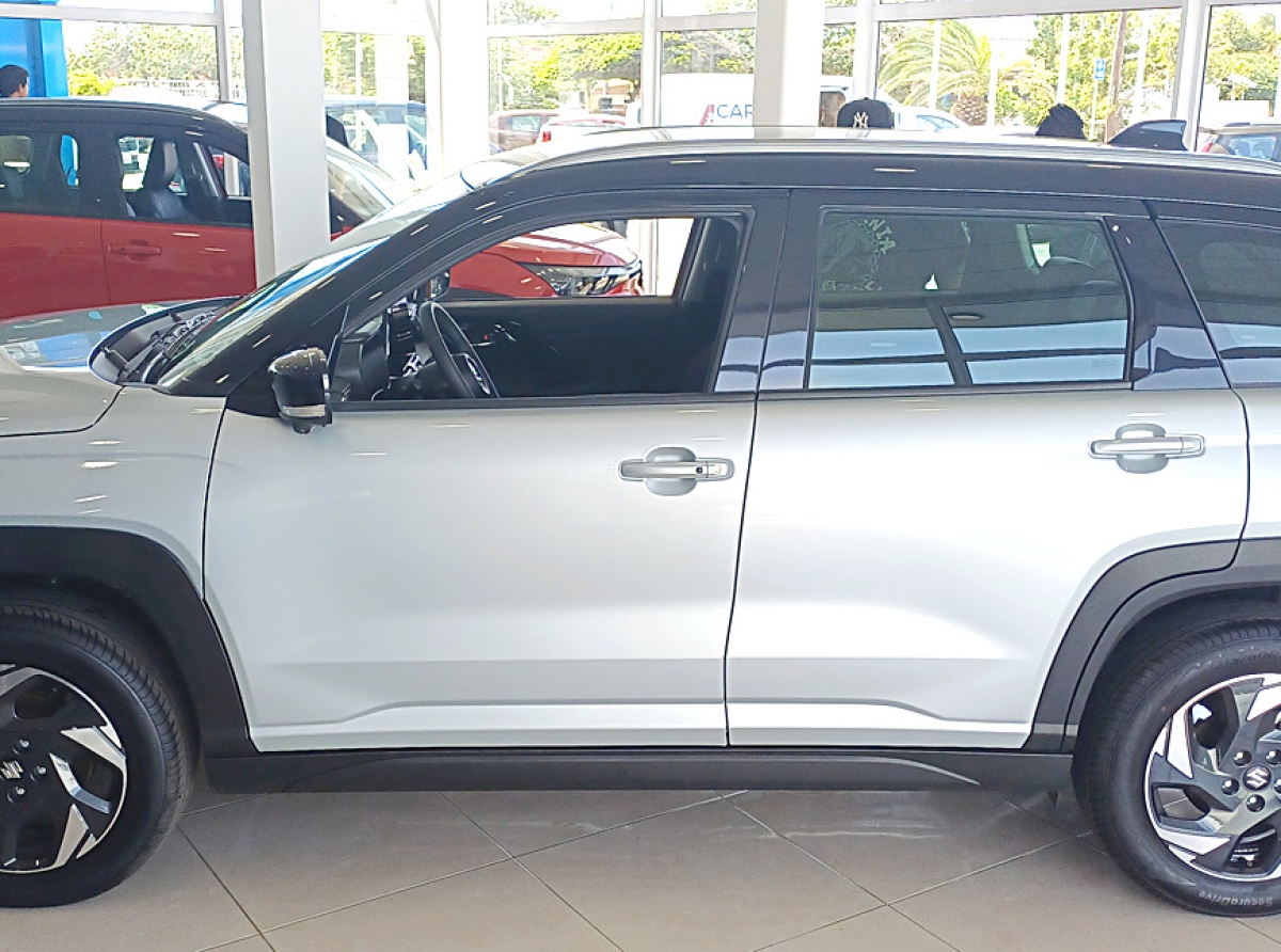 Ultimate a lansa Suzuki Across cu varios aspecto di seguridad y confort