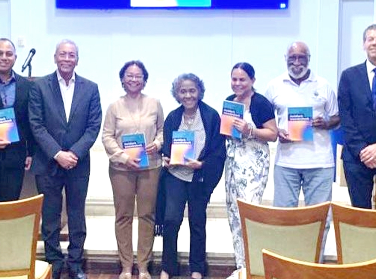 Fundacion Lanta Papiamento tabata presente na lansamento di 'Dikshonario Huridico'