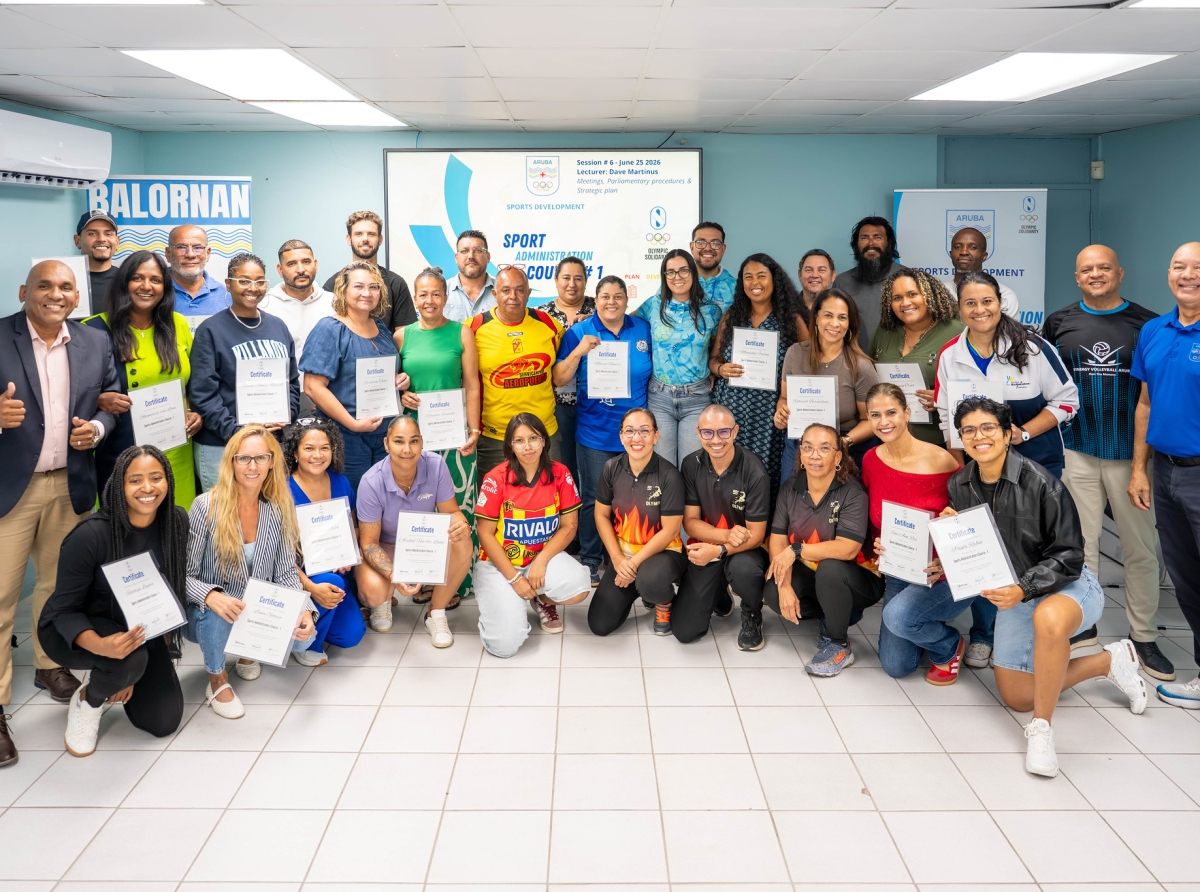 Grupo di dirigente deportivo a termina exitosamente curso di 'Sports Administration Course'