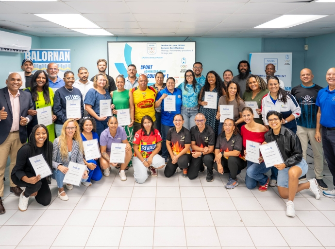 Grupo di dirigente deportivo a termina exitosamente curso di 'Sports Administration Course'