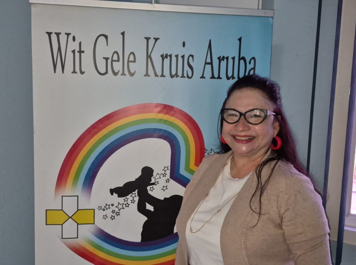 Señora Monique Giel-Labad di Wit Gele Kruis ta alerta riba e problema di e asina yama "lovers boy"