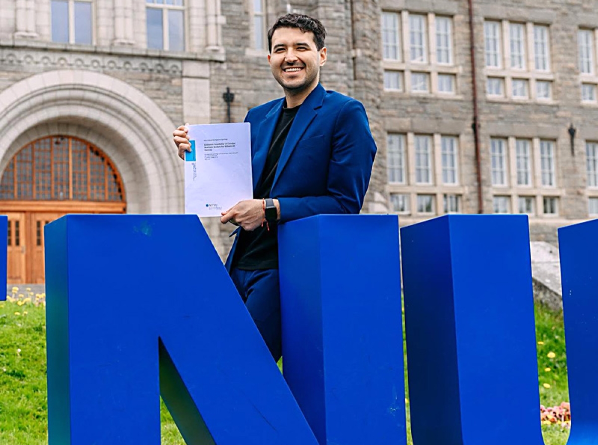‘Diez aña pasa mi a gradua di EPB Hato y awo mi tin un Master of Science den mi man’