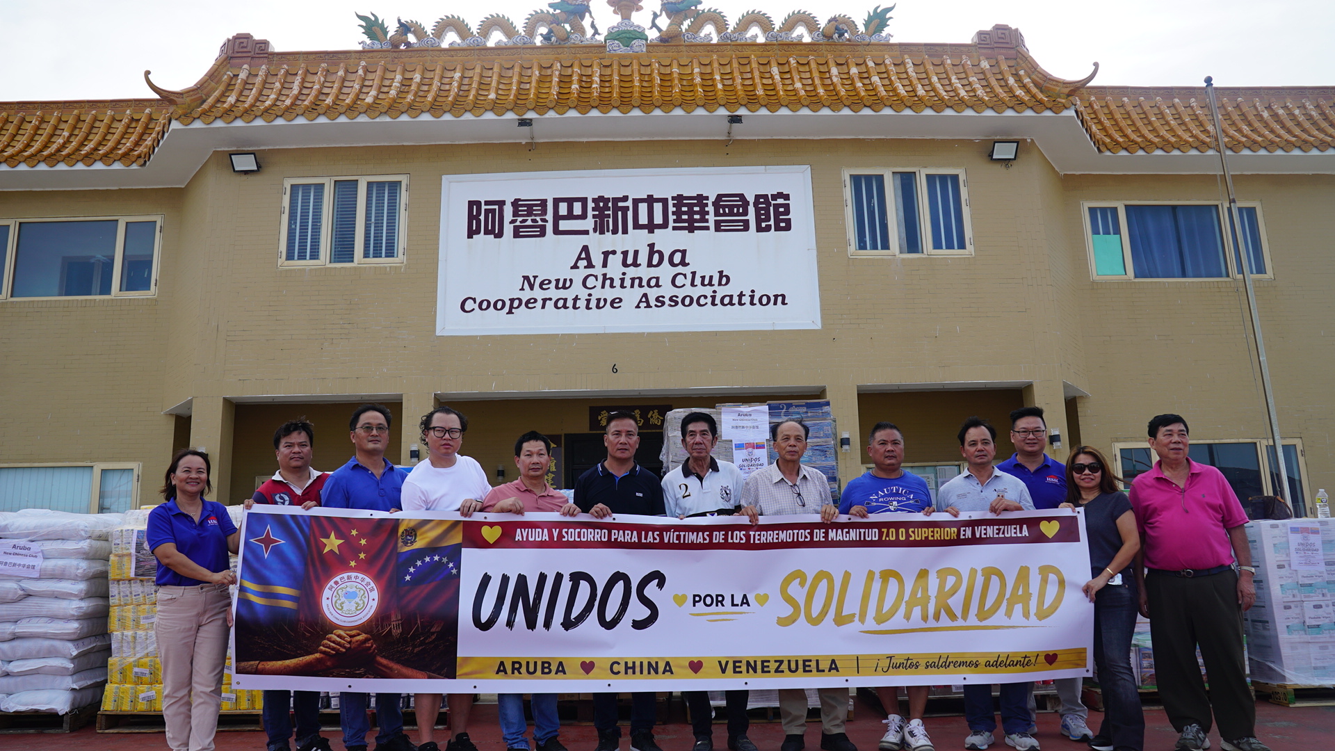 Comunidad Chines na Aruba ta reuni 42 palet di ayudo pa Venezuela