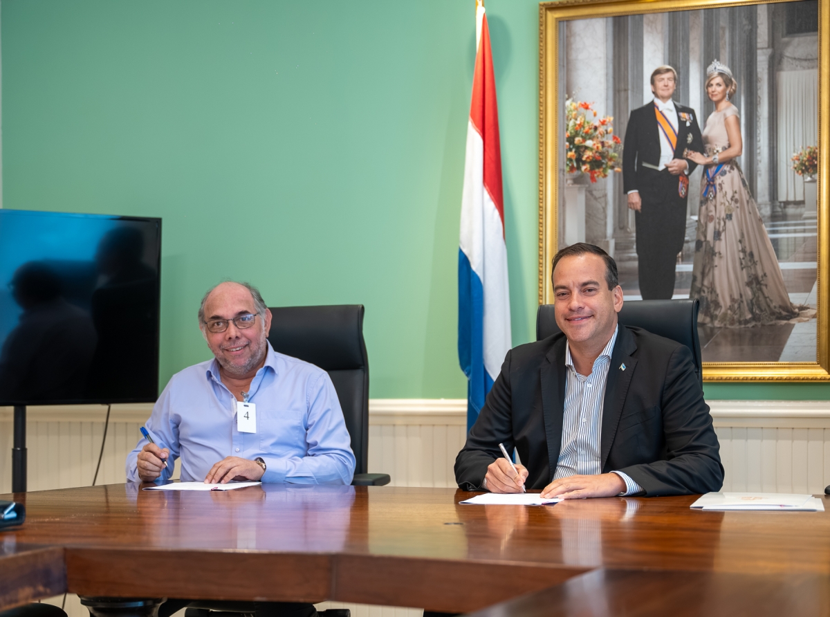 Towernan industrial riba tereno di refineria ta un peligro real y por obstaculisa seriamente e sistema di suministro di combustibel