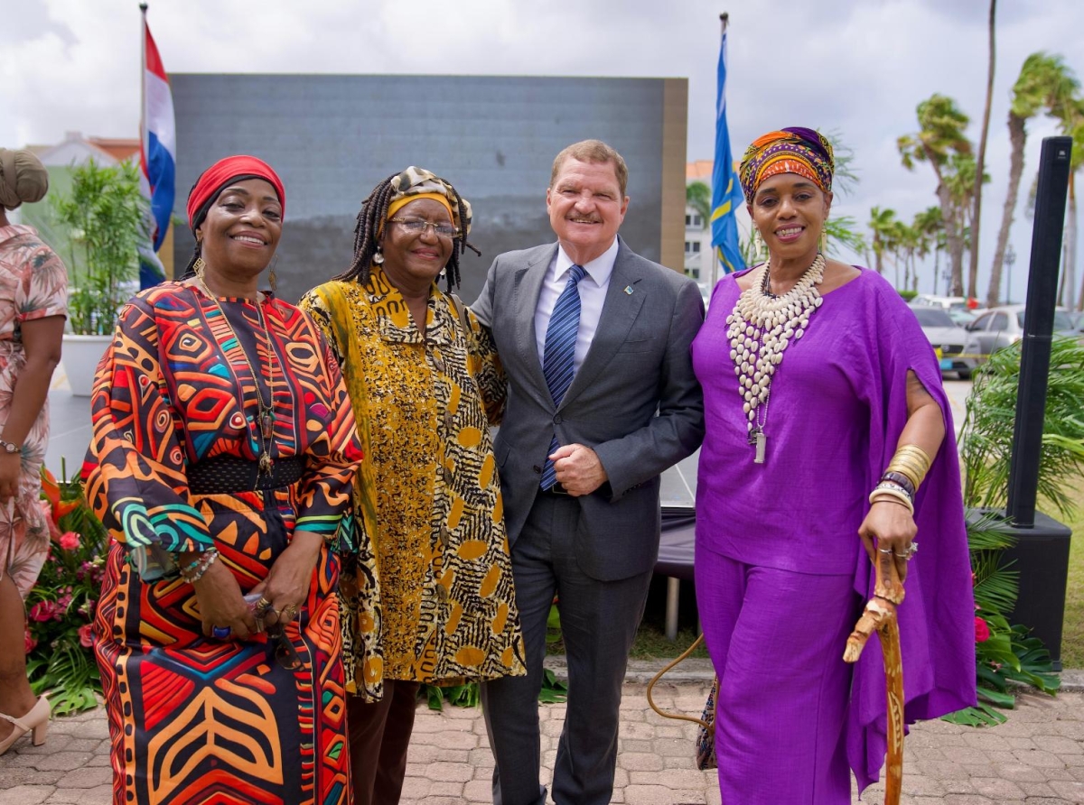 Prome Minister Mike Eman anuncia conmemoracion anual di 1 di Juli como Dia di Emancipacion