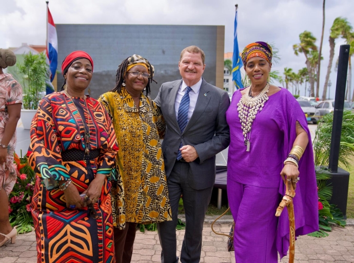 Prome Minister Mike Eman anuncia conmemoracion anual di 1 di Juli como Dia di Emancipacion
