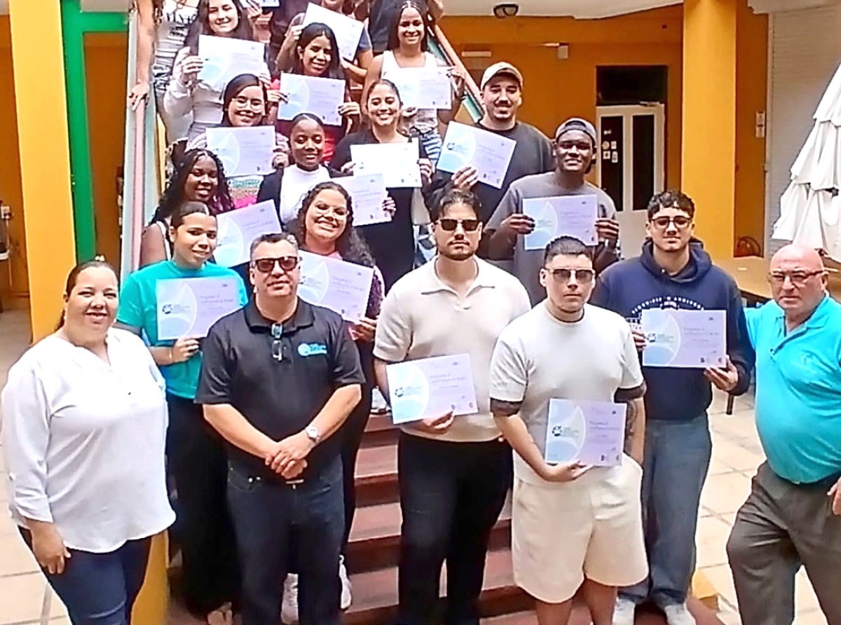 Grupo na Universidad a ricibi nan certificado di ACP