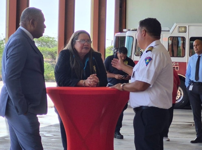Ta sigui inverti den Brandweer Aruba den ekipo nobo y training di personal