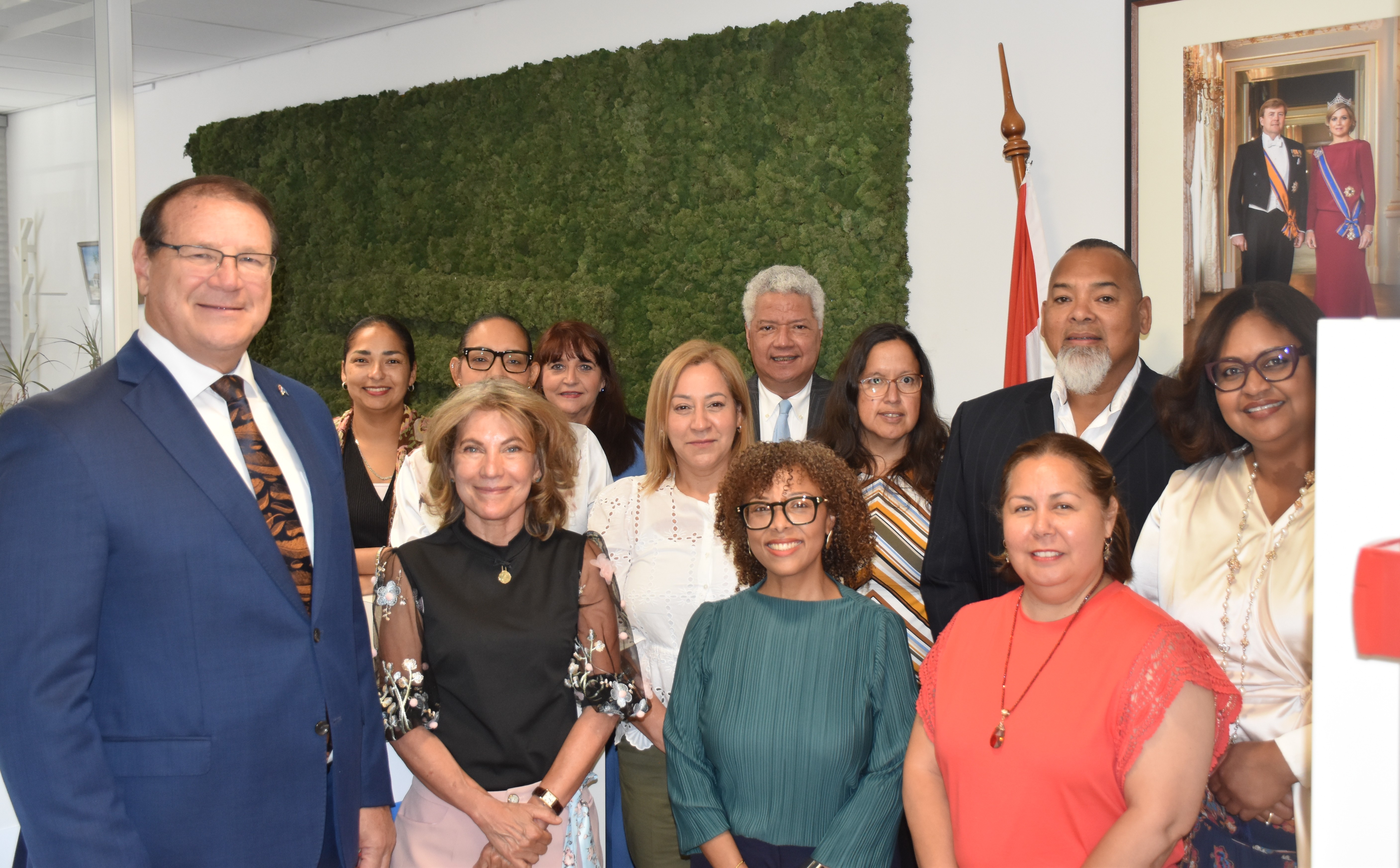 Gobernador Boekhoudt a bishita Gabinete di Aruba