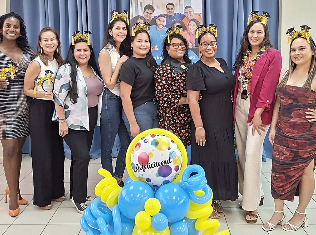 Docentenan nobo a bira feliz cu nan a gradua na Instituto IPA