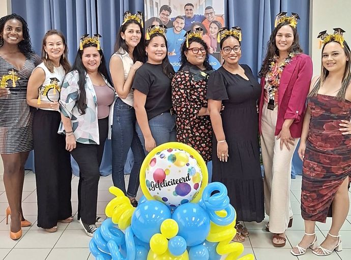 Docentenan nobo a bira feliz cu nan a gradua na Instituto IPA