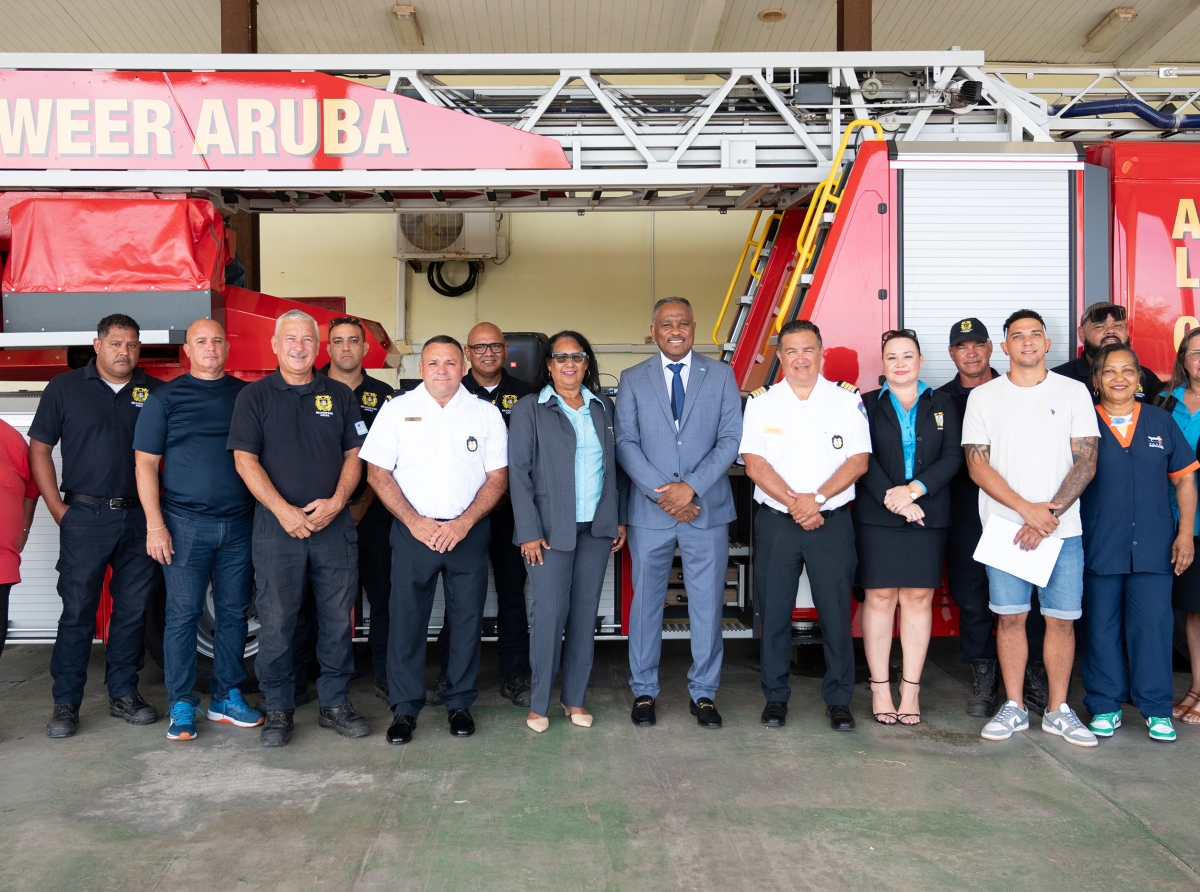 Brandweer awo tin cuarenta bombero certifica pa opera ladderwagen