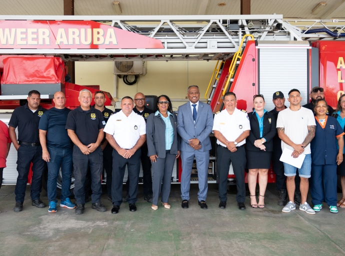 Brandweer awo tin cuarenta bombero certifica pa opera ladderwagen