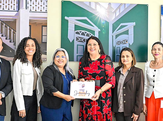 Respaldo a entrega su relato anual na Ministro Wyatt-Ras
