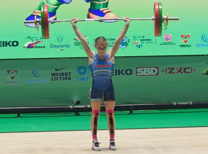 Rory van Ulft a titula Campeon Mundial Hubenil cu tres medaya di oro y dos record mundial