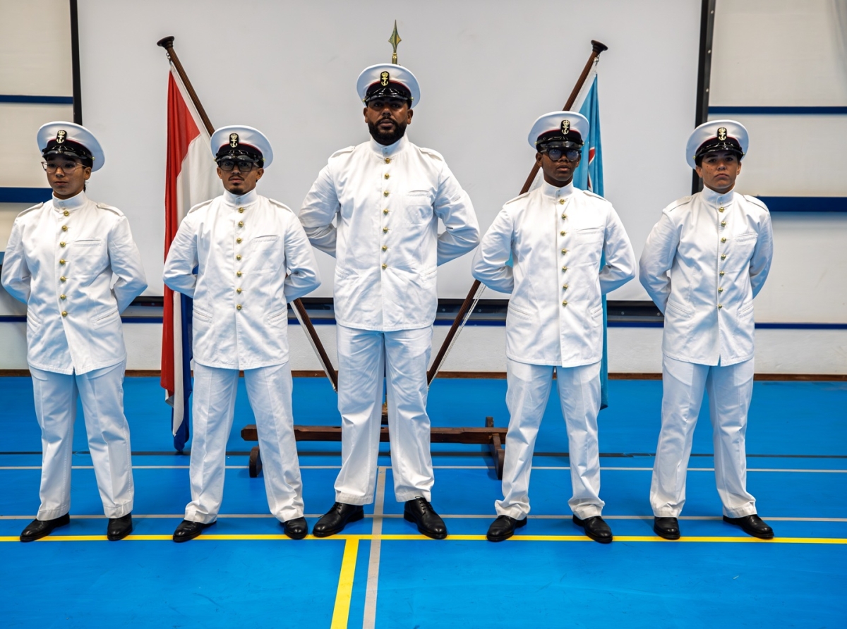 Cinco militar Arubiano a huramenta na ARUMIL