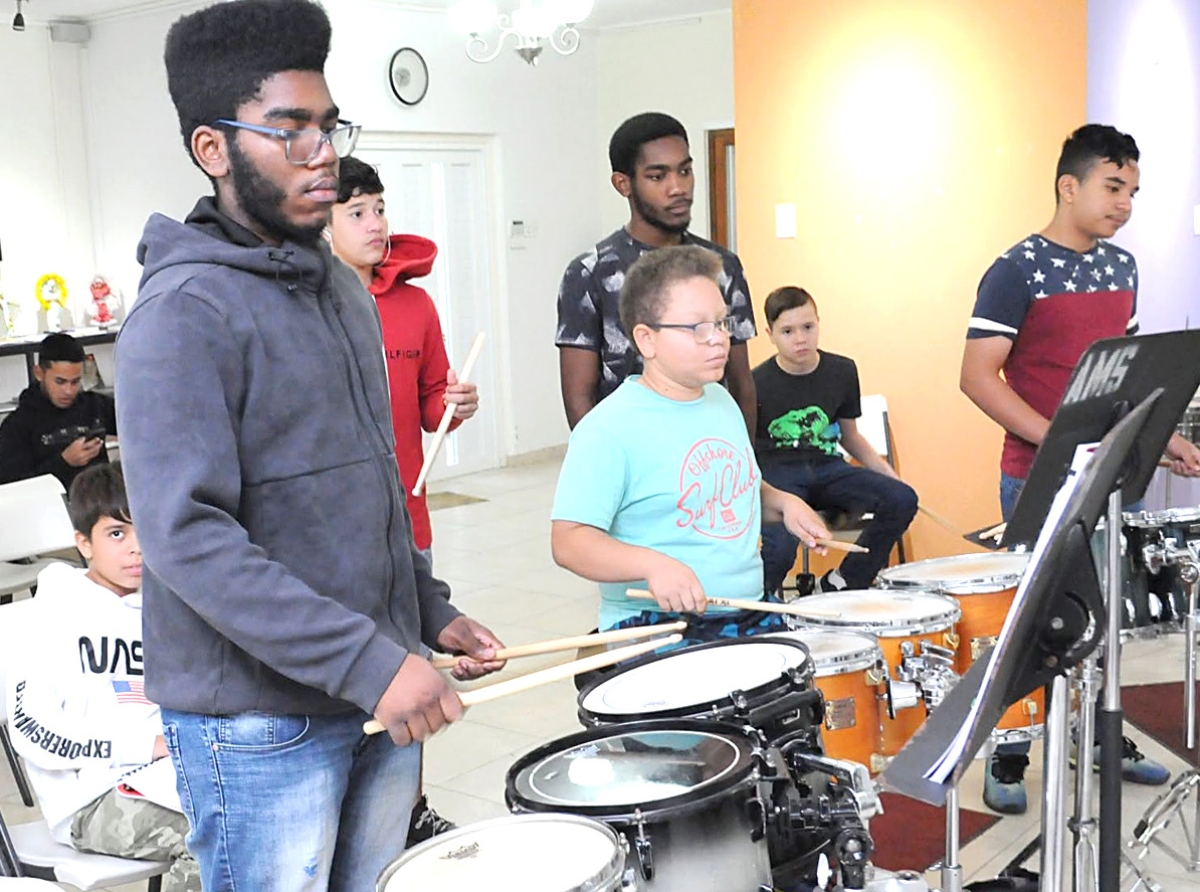 Carlos Bislip ta lansa su Drumset and Percussion Camp 2026 pa Hubentud di Aruba