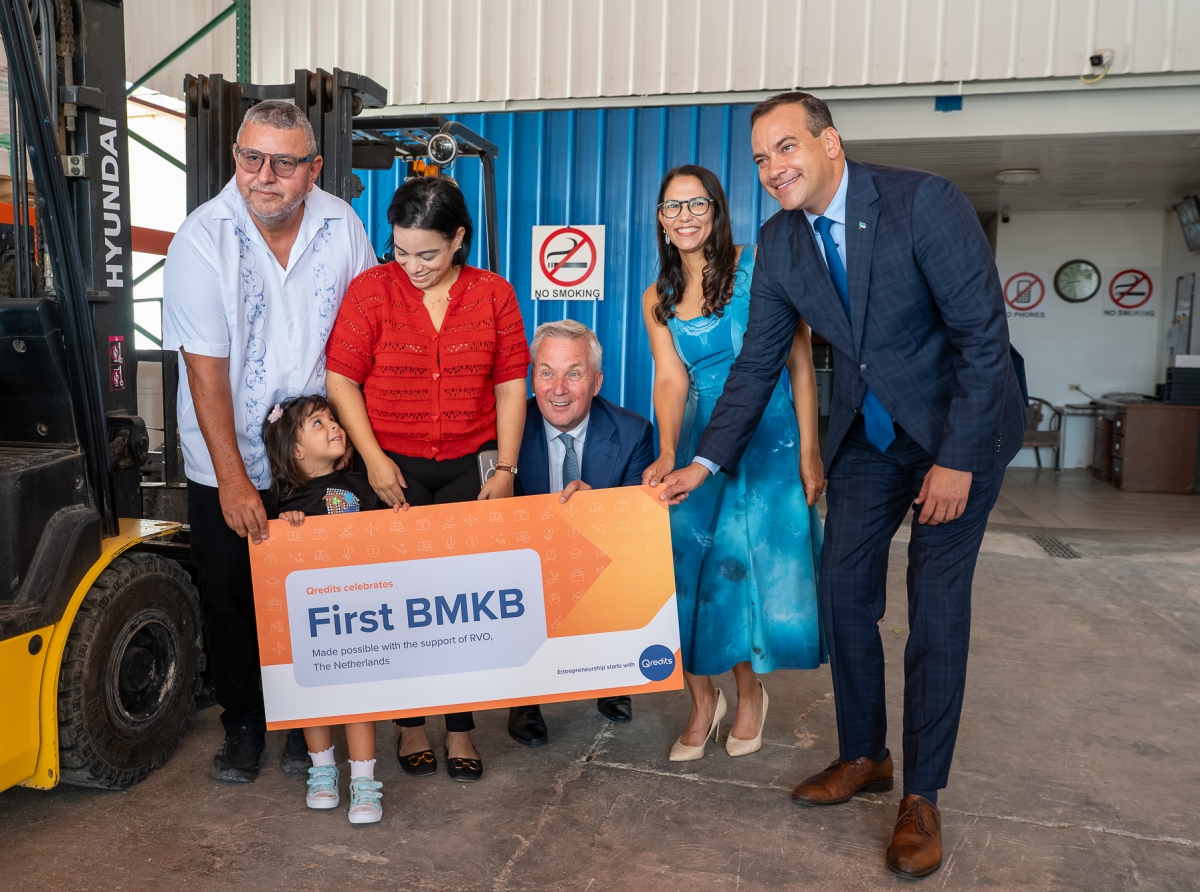 Entrega di e prome prestamo facilita bao di BMKB-ACS den colaboracion cu Qredits
