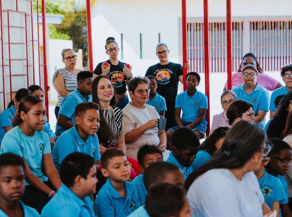 Minister a aproba normanan nobo di bay over pa scol basico di Dienst Publieke Scholen