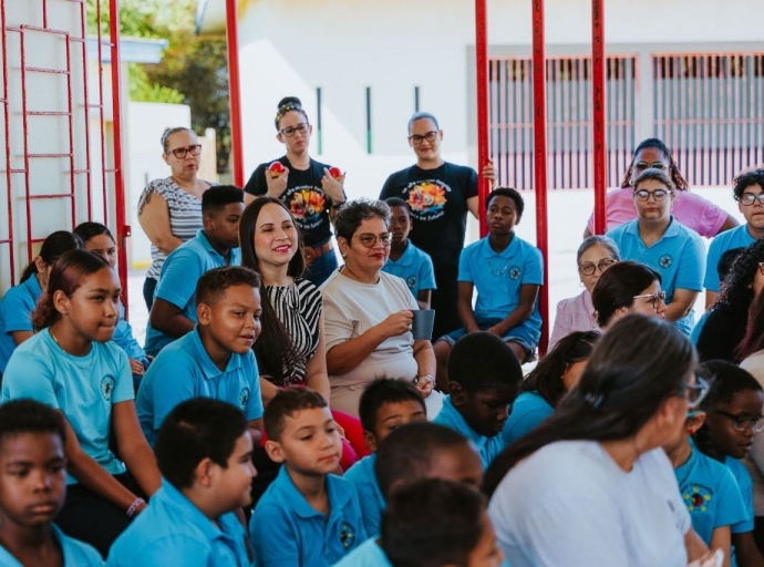 Minister a aproba normanan nobo di bay over pa scol basico di Dienst Publieke Scholen